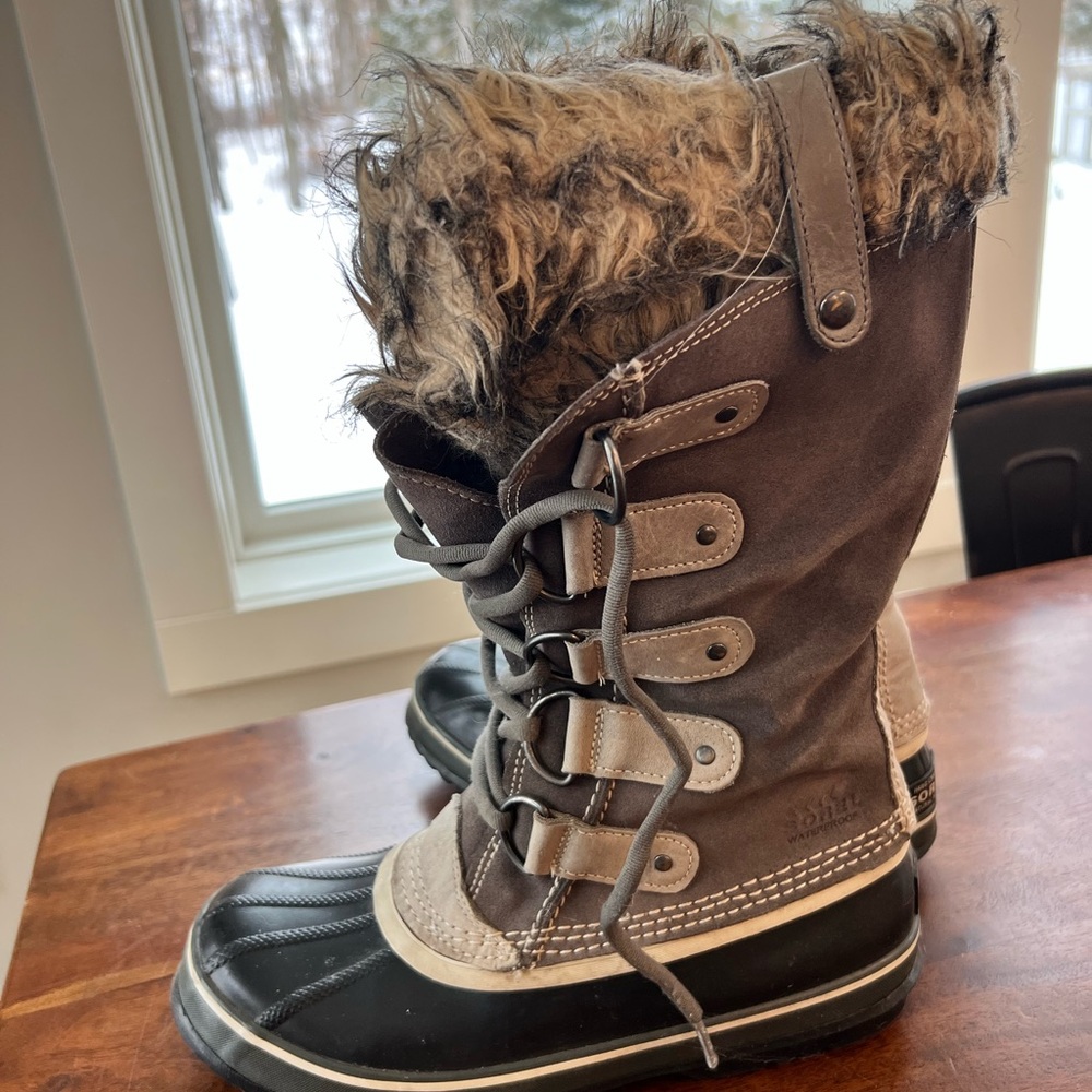 Sorel Joan of Arctic waterproof Black and Brown Fur-Lined Boots Women’s 8.5